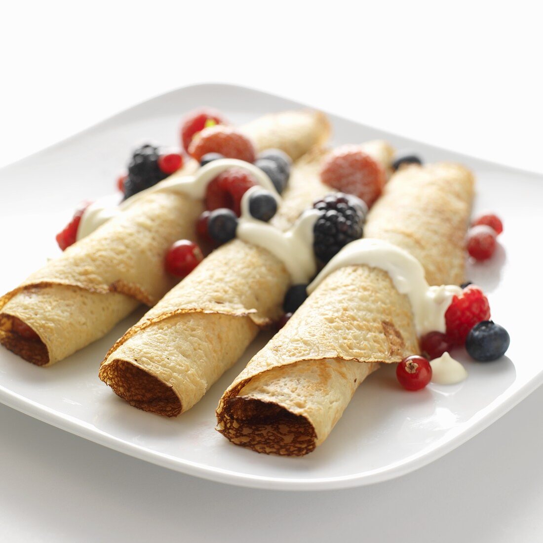 Pancake rolls with fresh berries