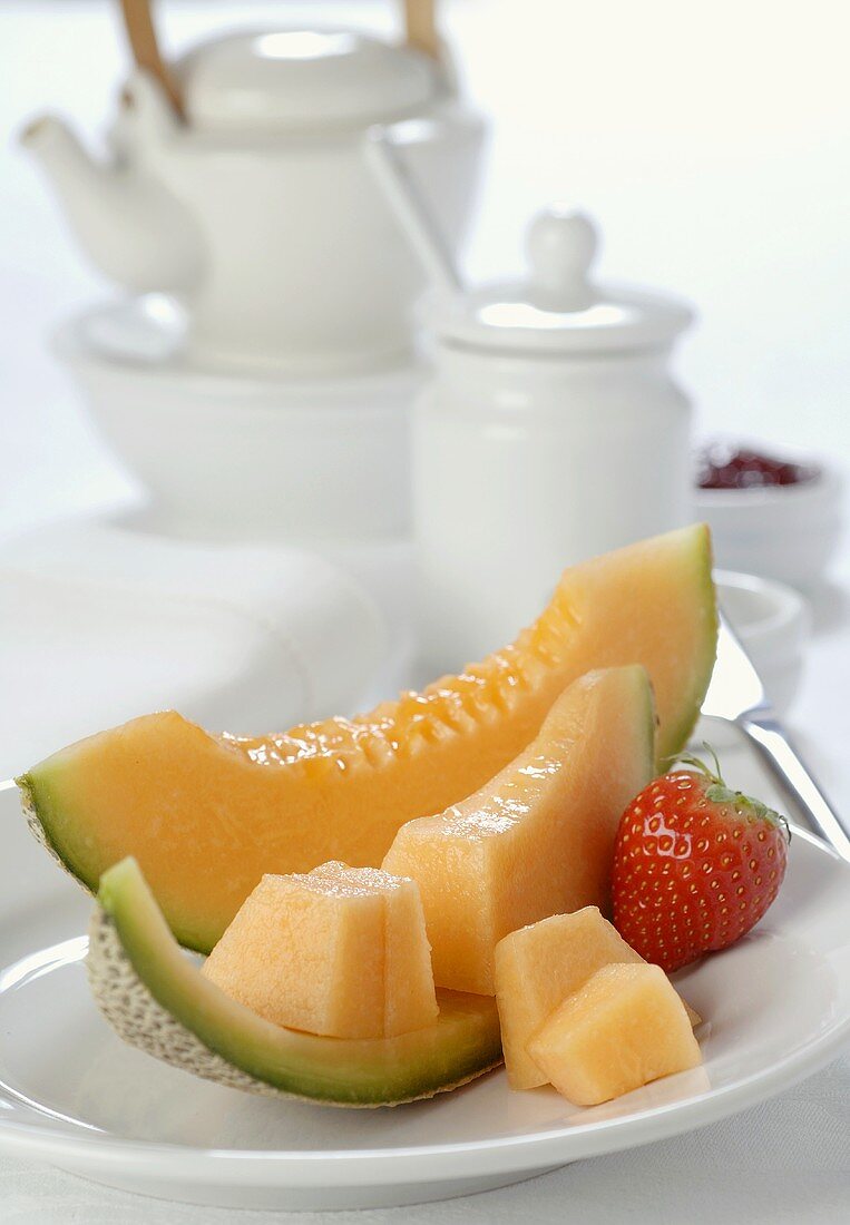 Gesundes Frühstück mit Zuckermelone und Tee