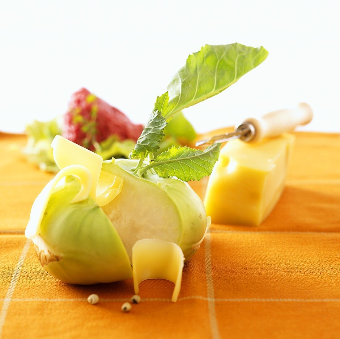 Kohlrabi with cheese and peppercorns