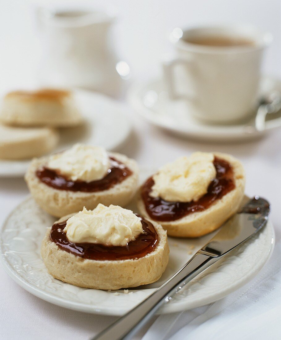 Scones with clotted cream, jam and tea (UK)