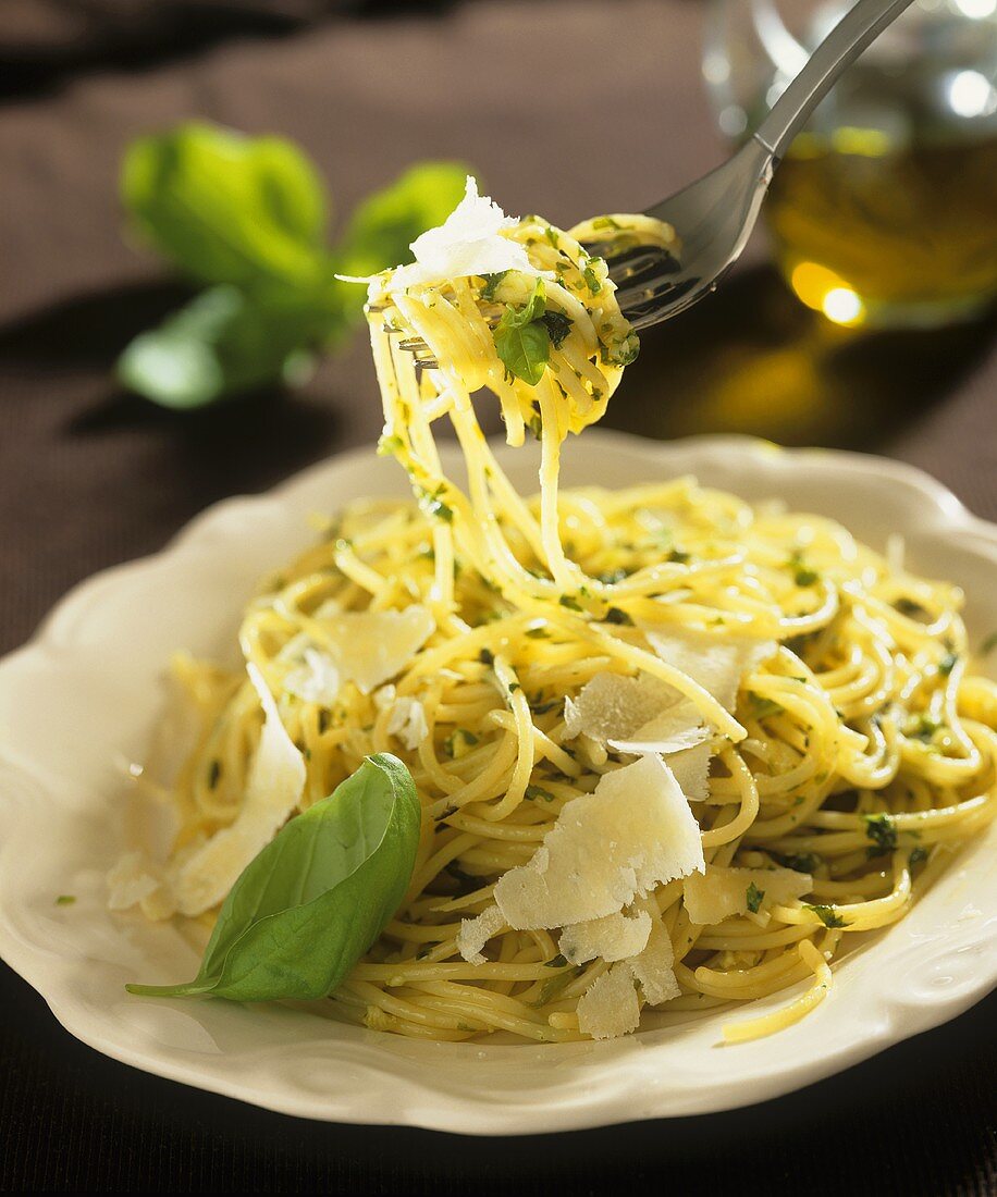 Spaghetti with basil and Parmesan