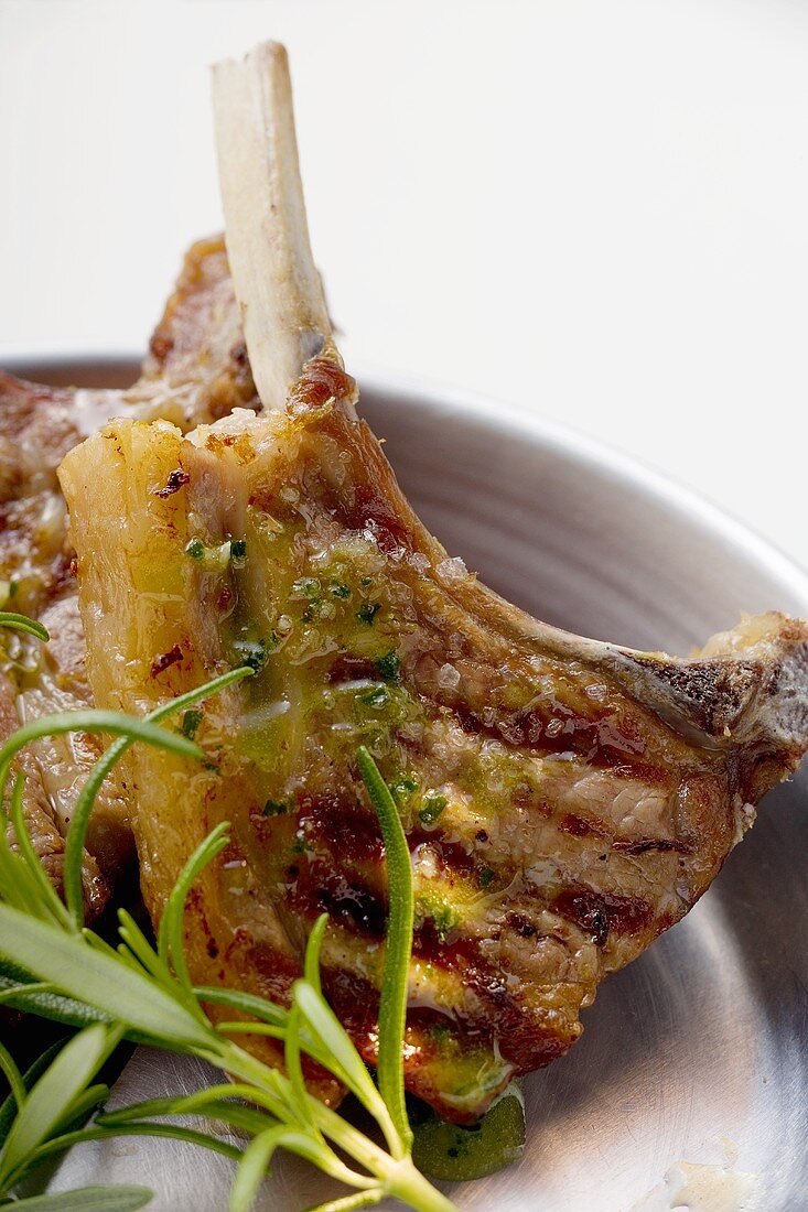 Grilled lamb cutlets with rosemary