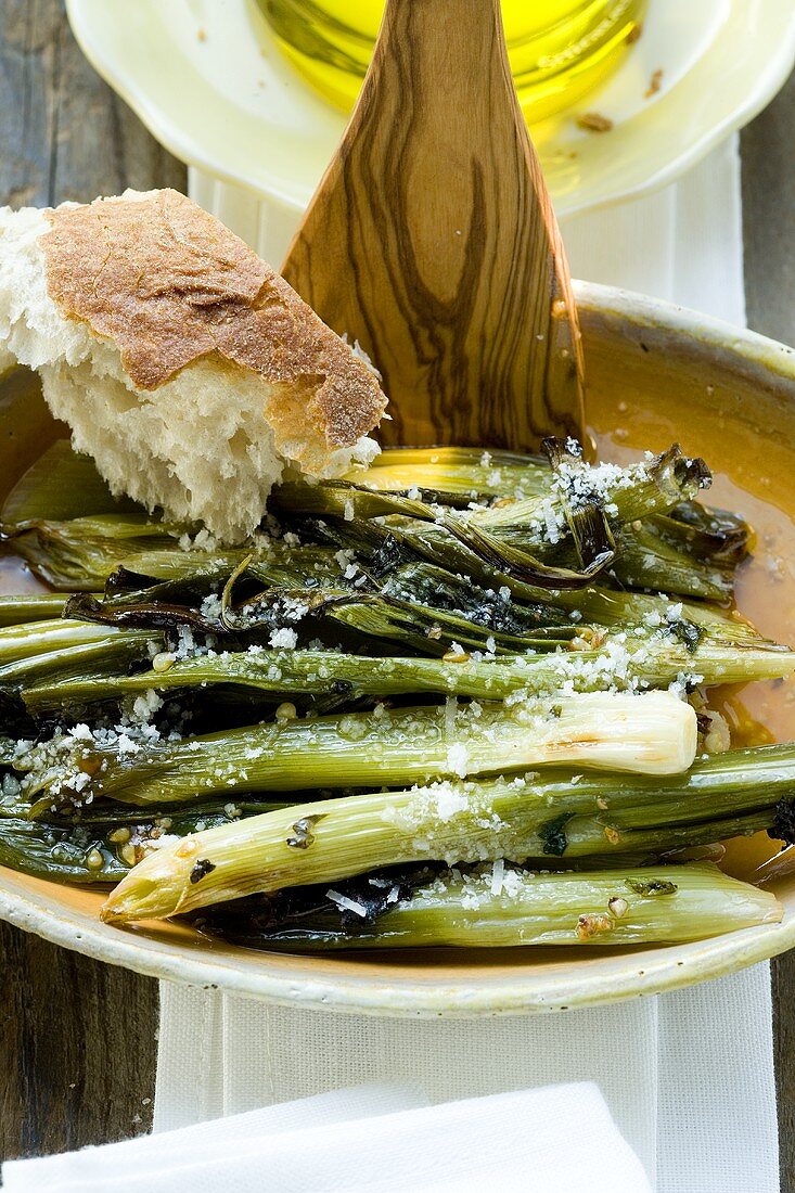Leeks with grated cheese, white bread