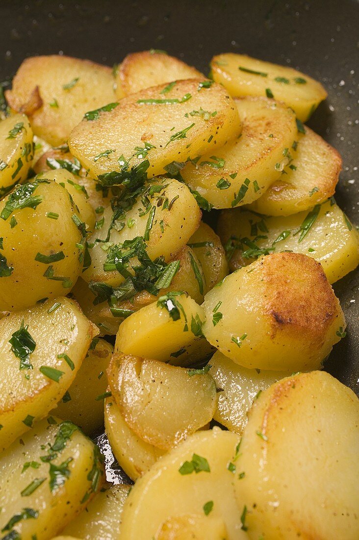 Fried potatoes with herbs