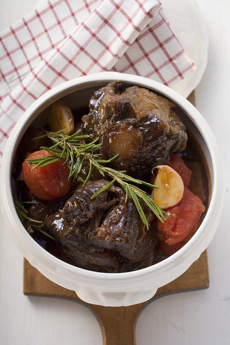 Braised oxtail with tomatoes, garlic and rosemary