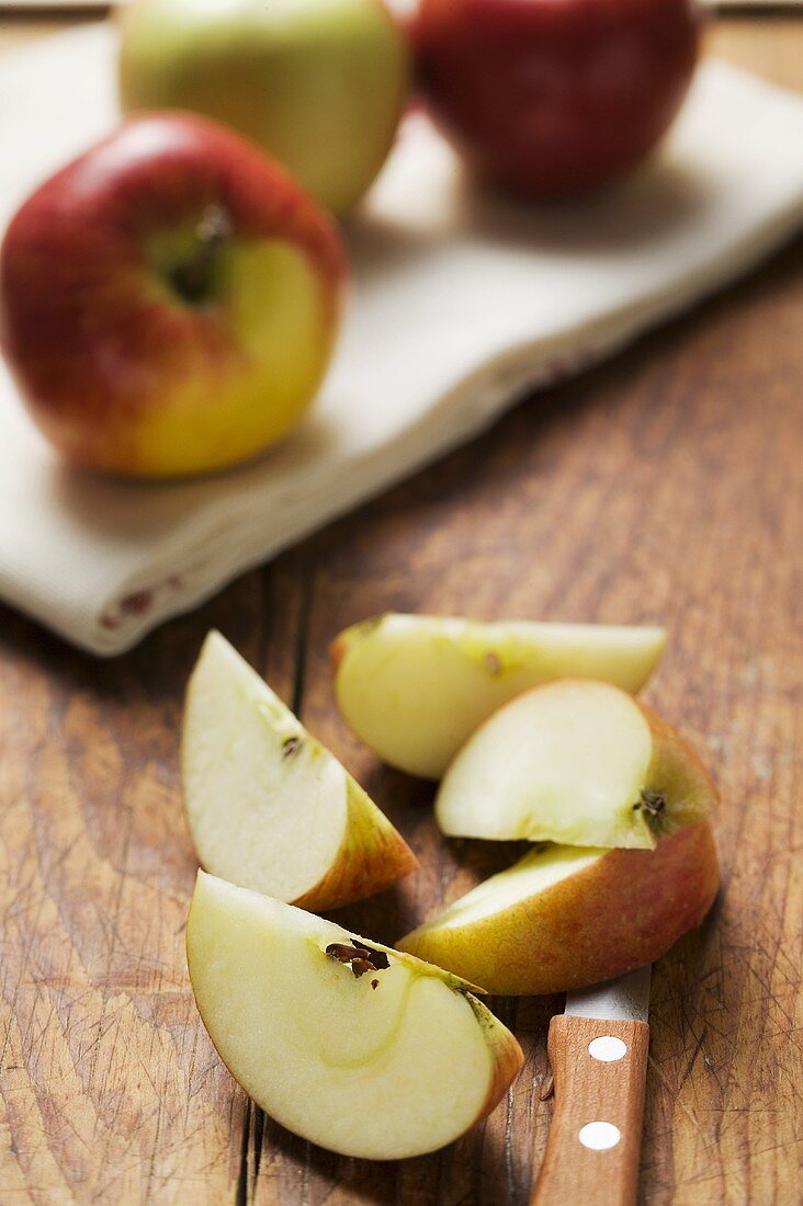 Apple wedges and whole apples