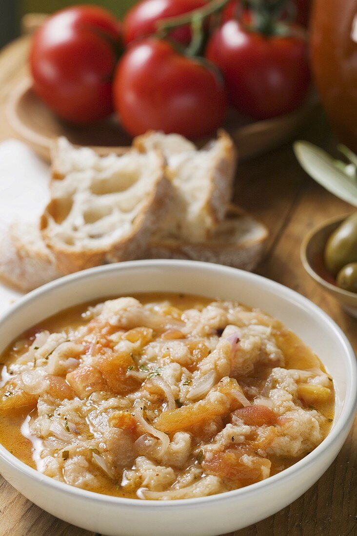 Bread soup with tomatoes