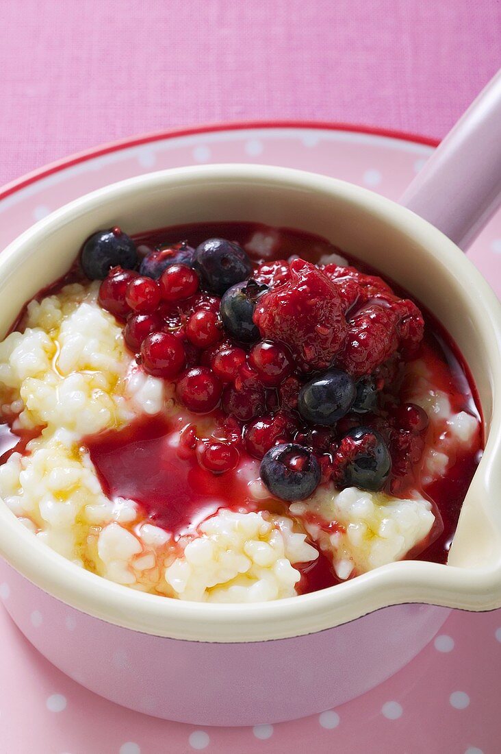 Rice pudding with berries