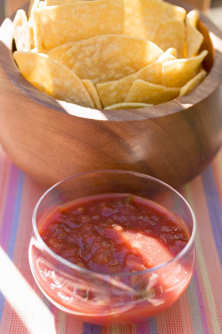 Tomatensalsa mit Tortillachips (Mexiko)