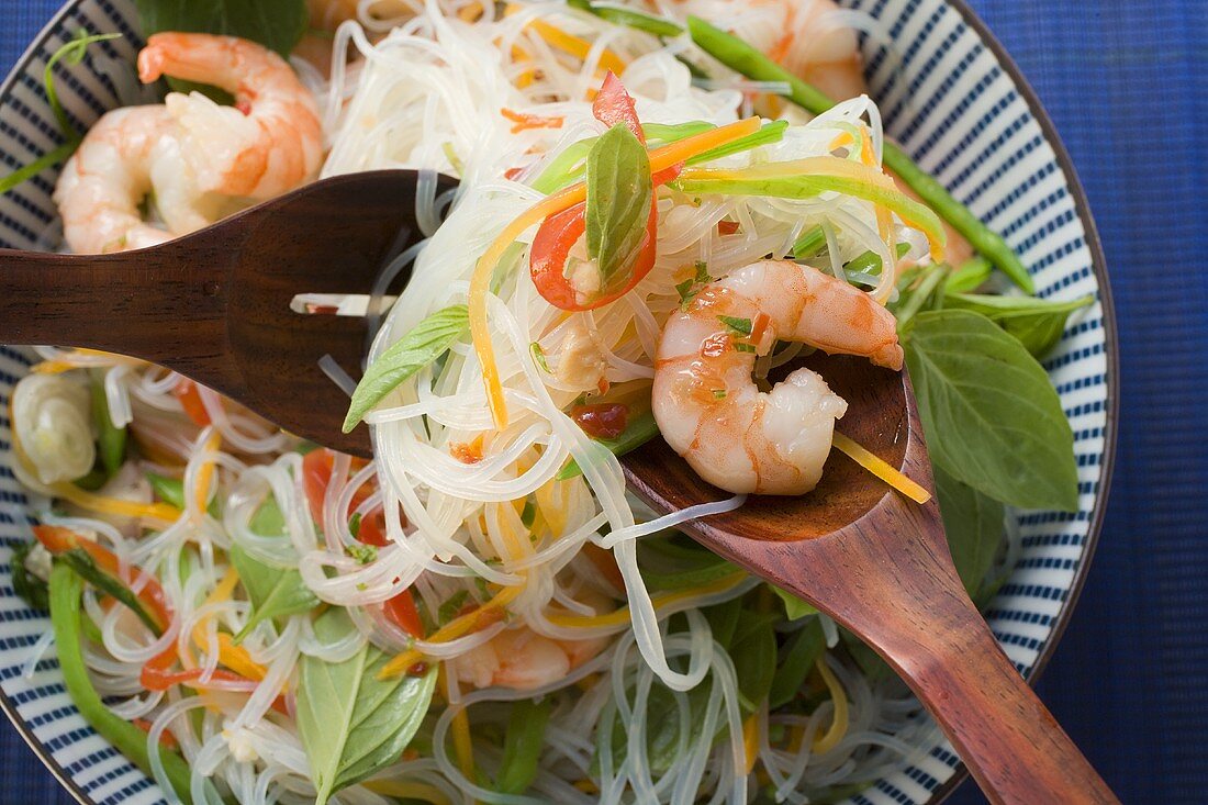 Glasnudelsalat mit Garnelen (Asien)