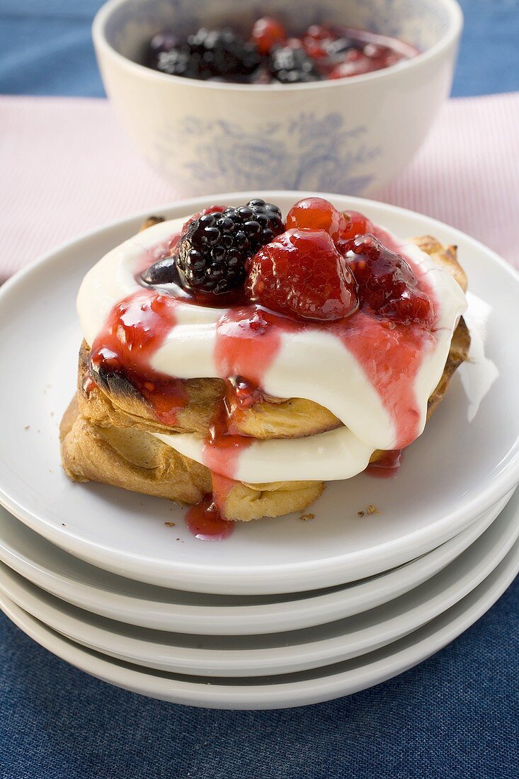 Waffles with cream and berries (USA)