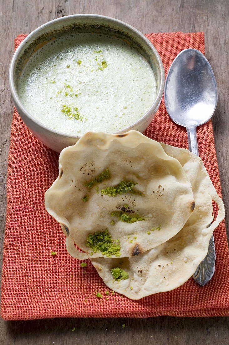 Curry soup with poppadams (India)