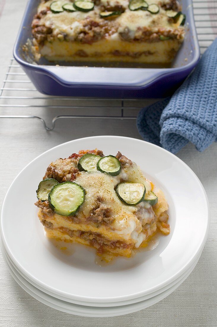 Polentaauflauf mit Hackfleisch und Zucchini