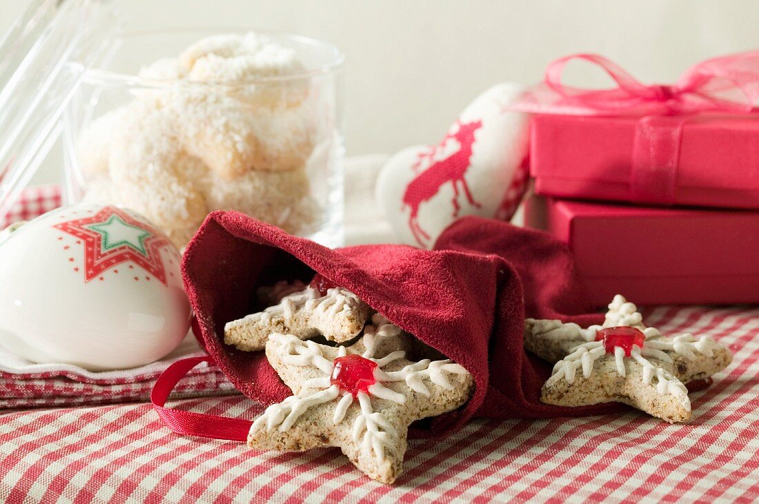 Assorted Christmas biscuits, gifts, Christmas decorations