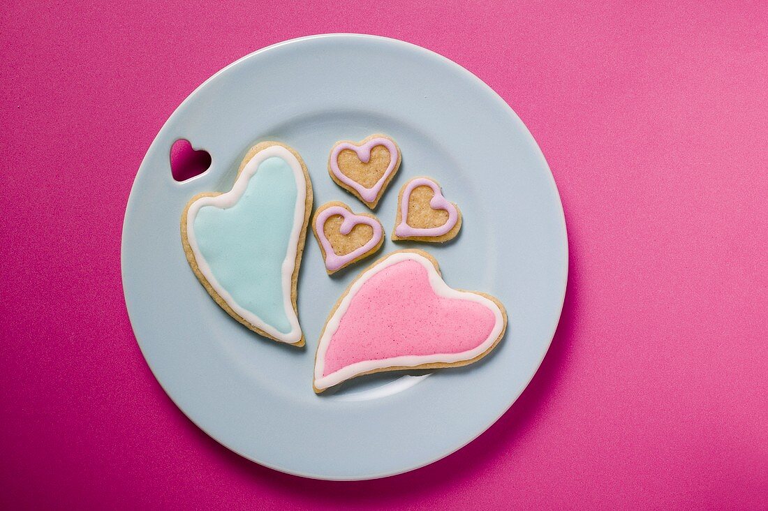 Iced, heart-shaped biscuits for Valentine's Day