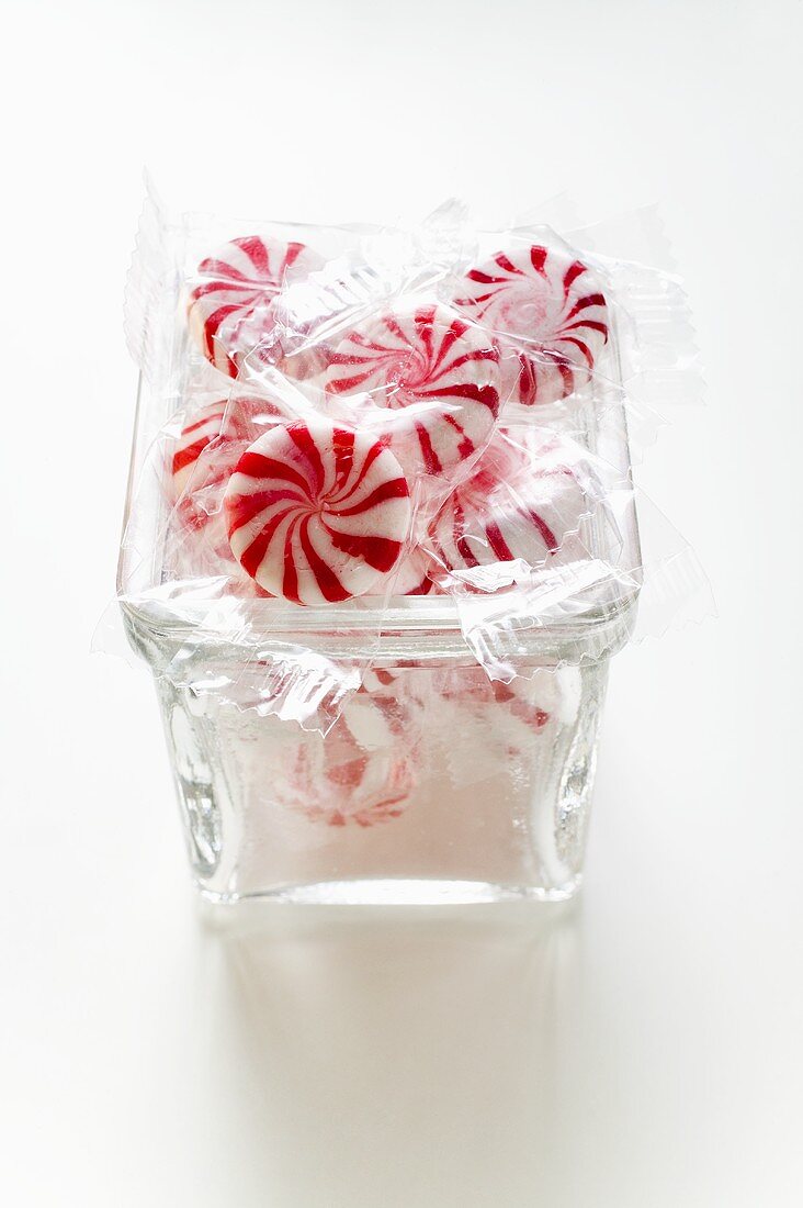 Starlite Mints (peppermints, USA) in glass bowl