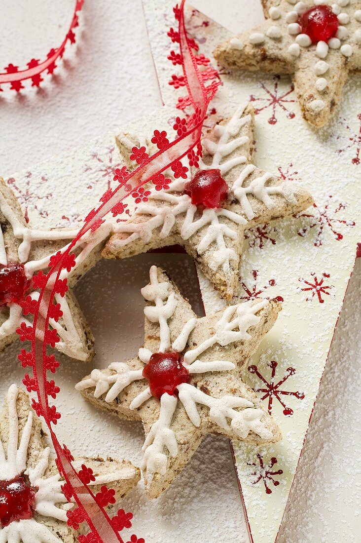 Cinnamon stars with cherries