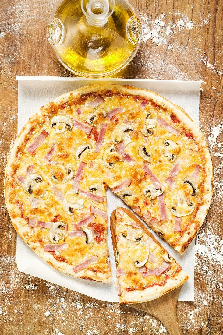 American-style ham and mushroom pizza