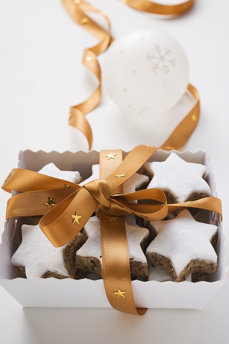 Cinnamon stars to give as a gift
