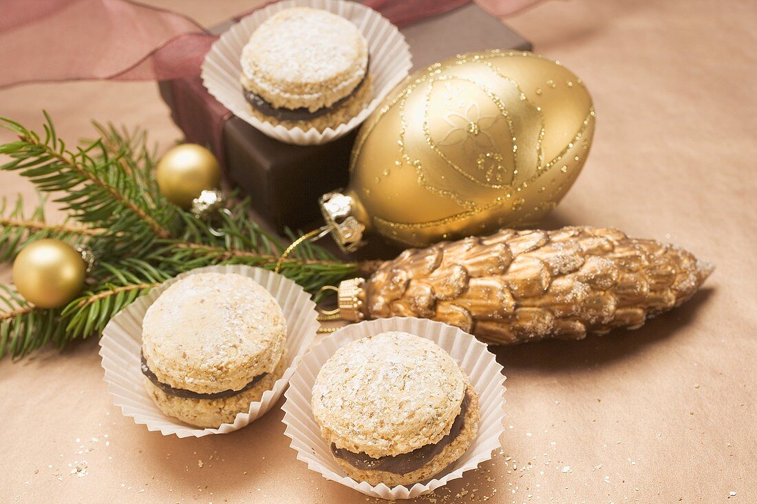 Weihnachtsplätzchen, mit Schokolade gefüllt