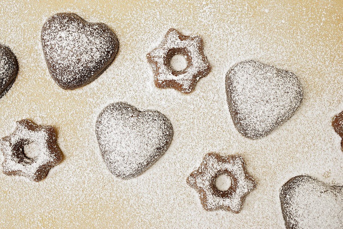 Assorted Christmas biscuits with icing sugar (overhead view)