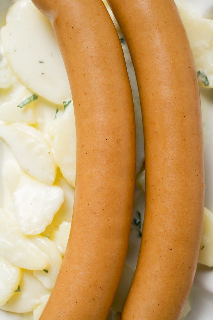 Wiener Würstchen mit Kartoffelsalat (Close Up)