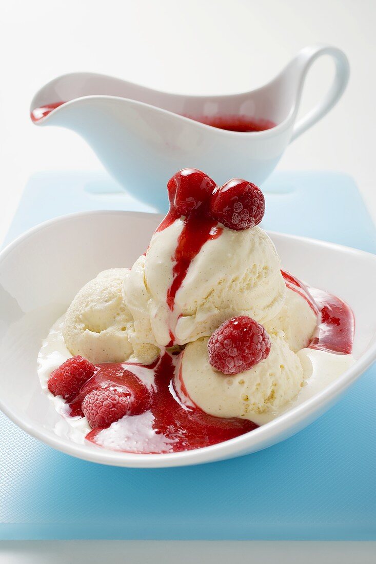 Vanilla ice cream with raspberry sauce