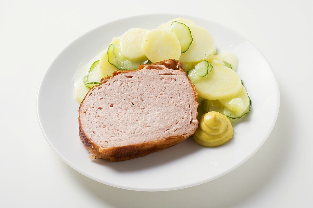 Leberkäse mit Senf und Kartoffelsalat