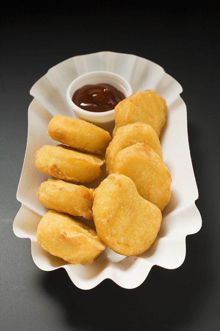 Chicken nuggets with dip in paper dish