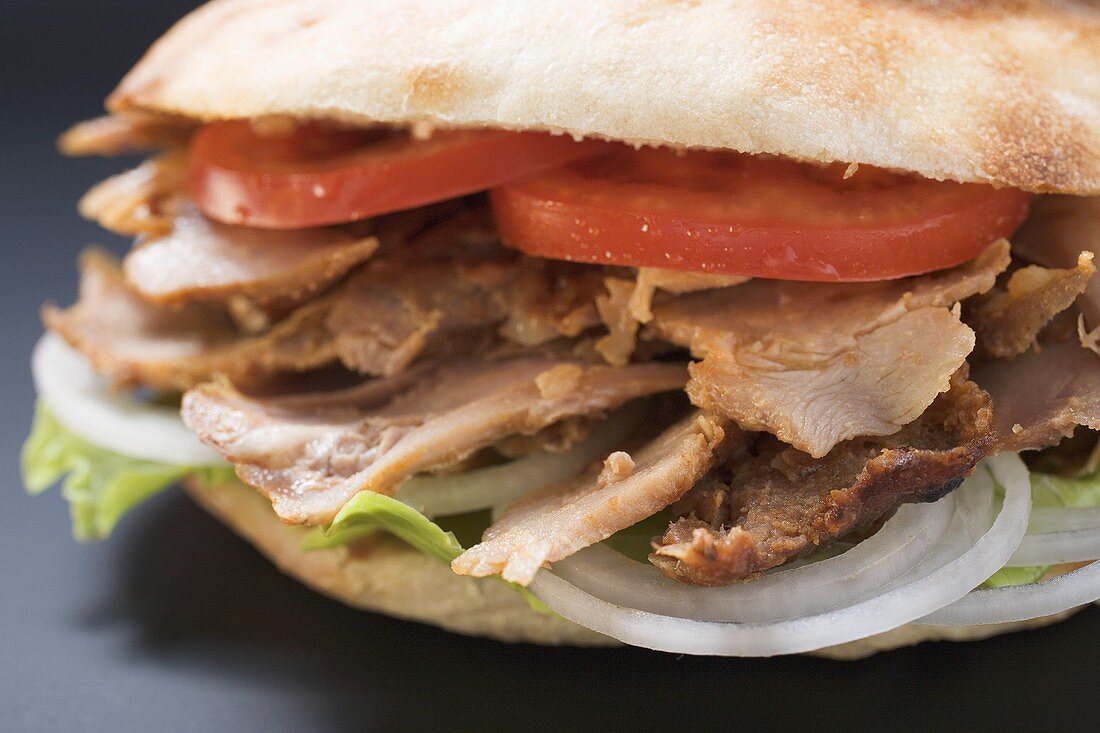 Döner kebab with tomatoes and onions