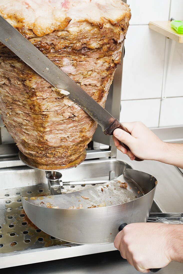 Slicing döner kebab