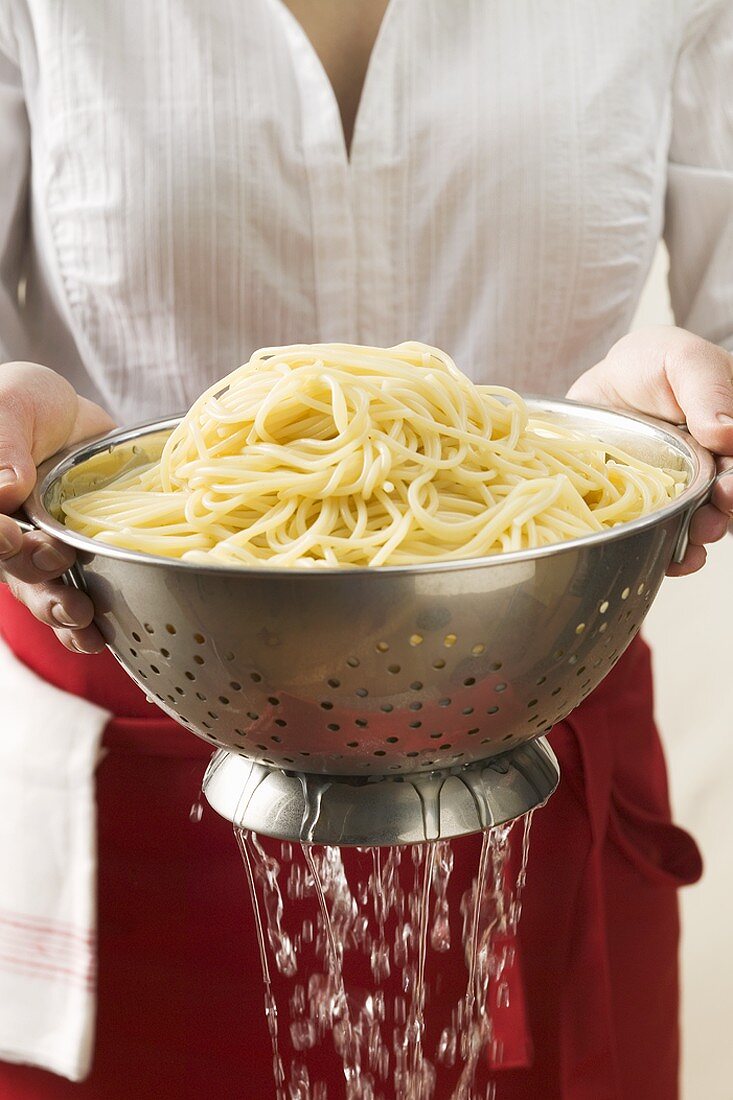 Draining cooked spaghetti