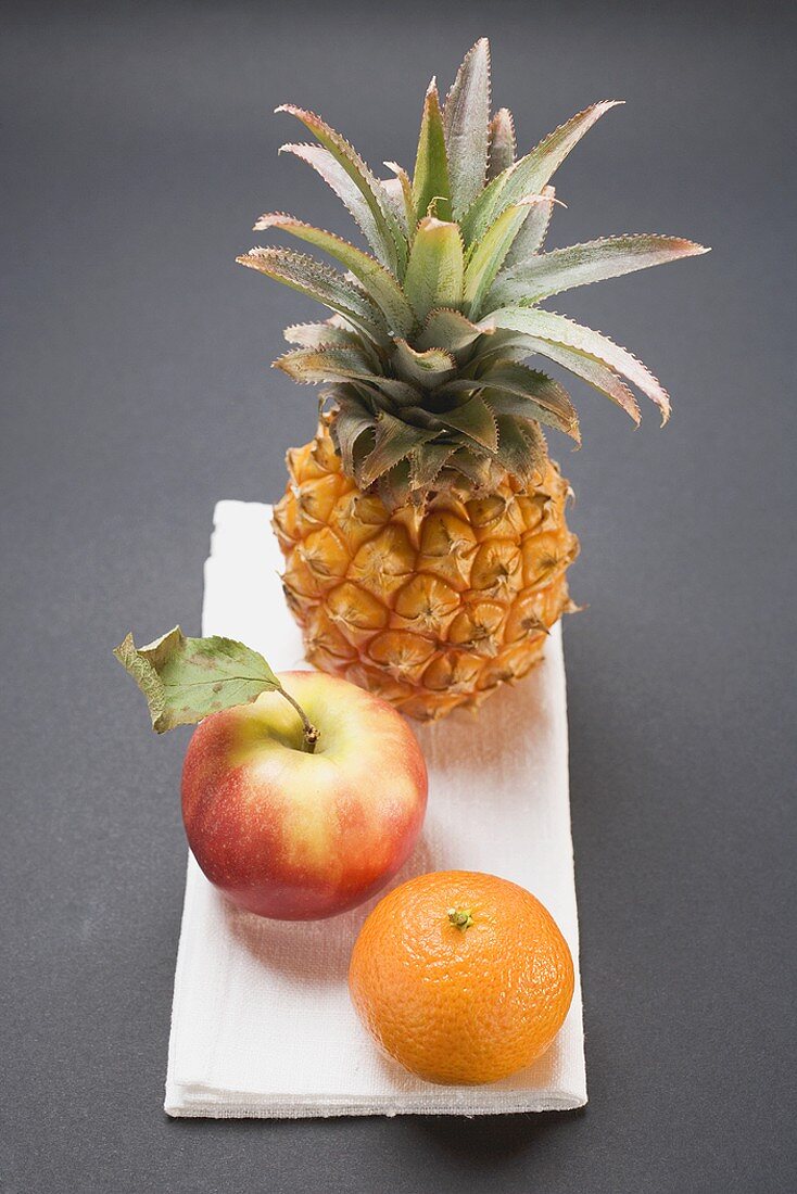 Pineapple, red apple and clementine