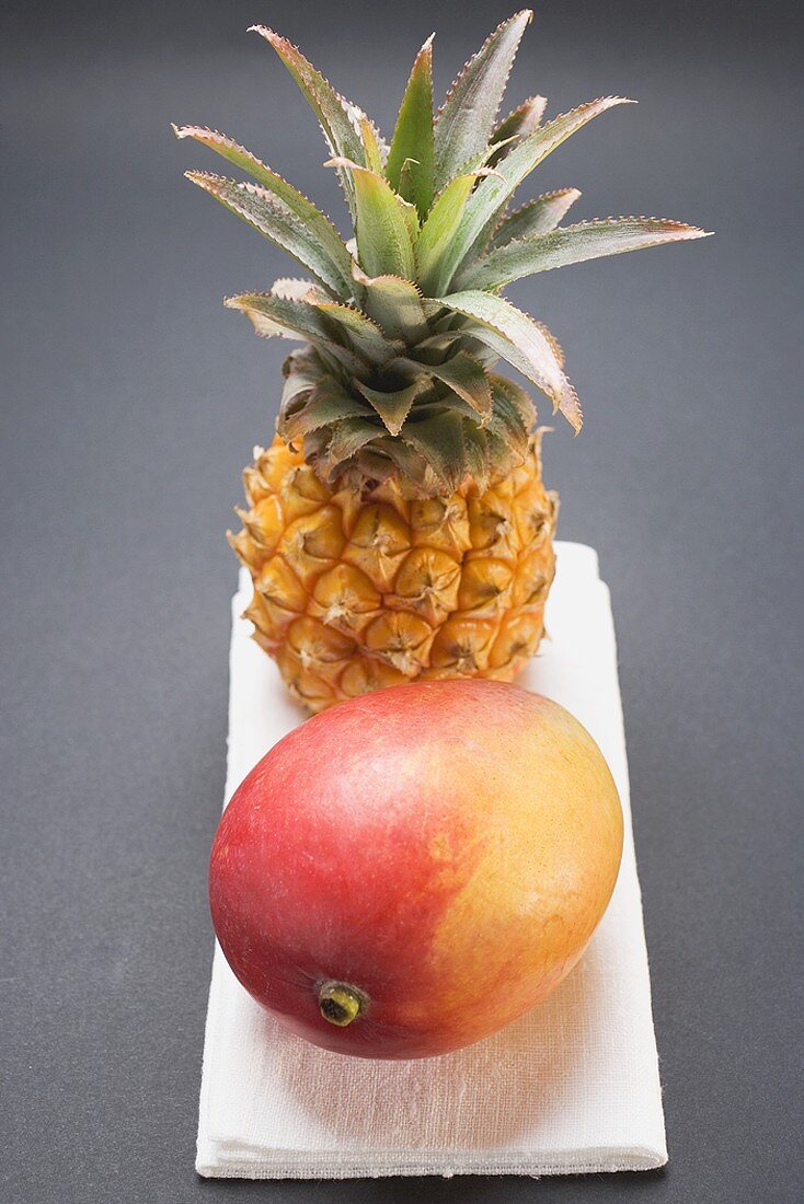 Ananas und Mango