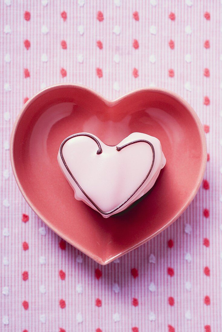 Pink heart-shaped petit four in pink heart-shaped dish