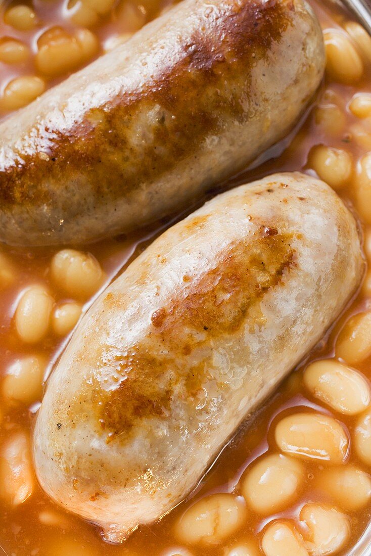 Baked beans with sausages (close-up)