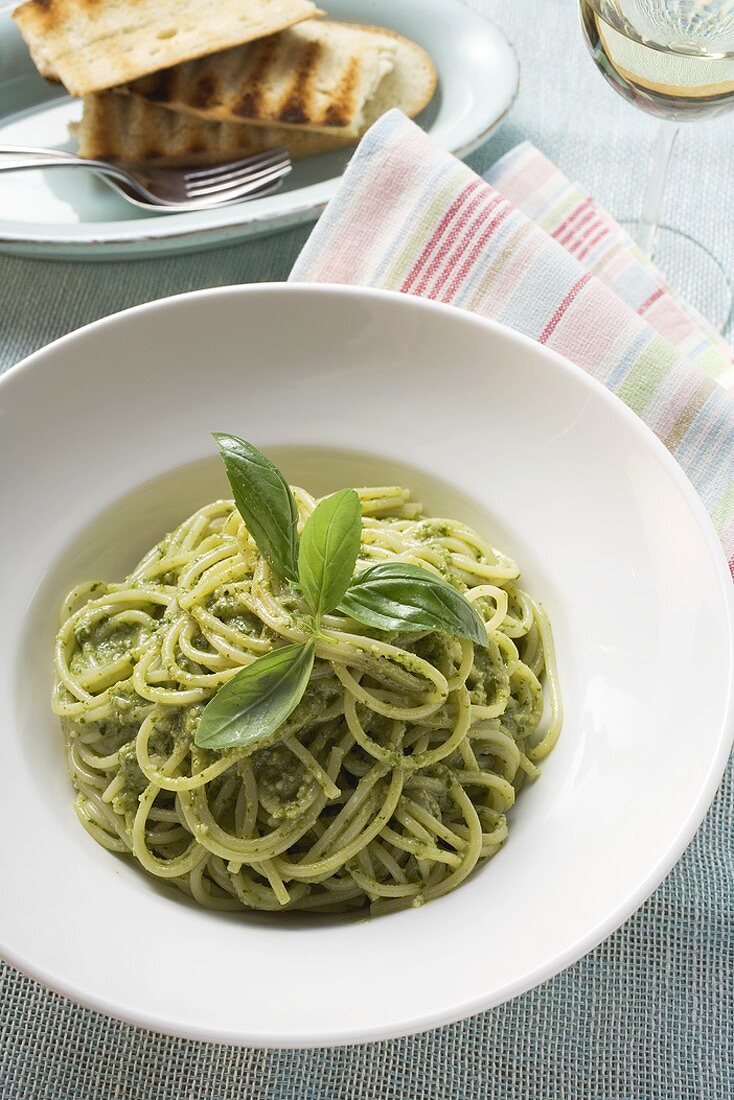 Spaghetti with pesto