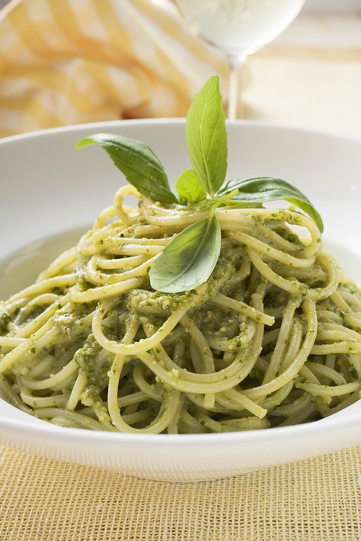 Spaghetti with pesto