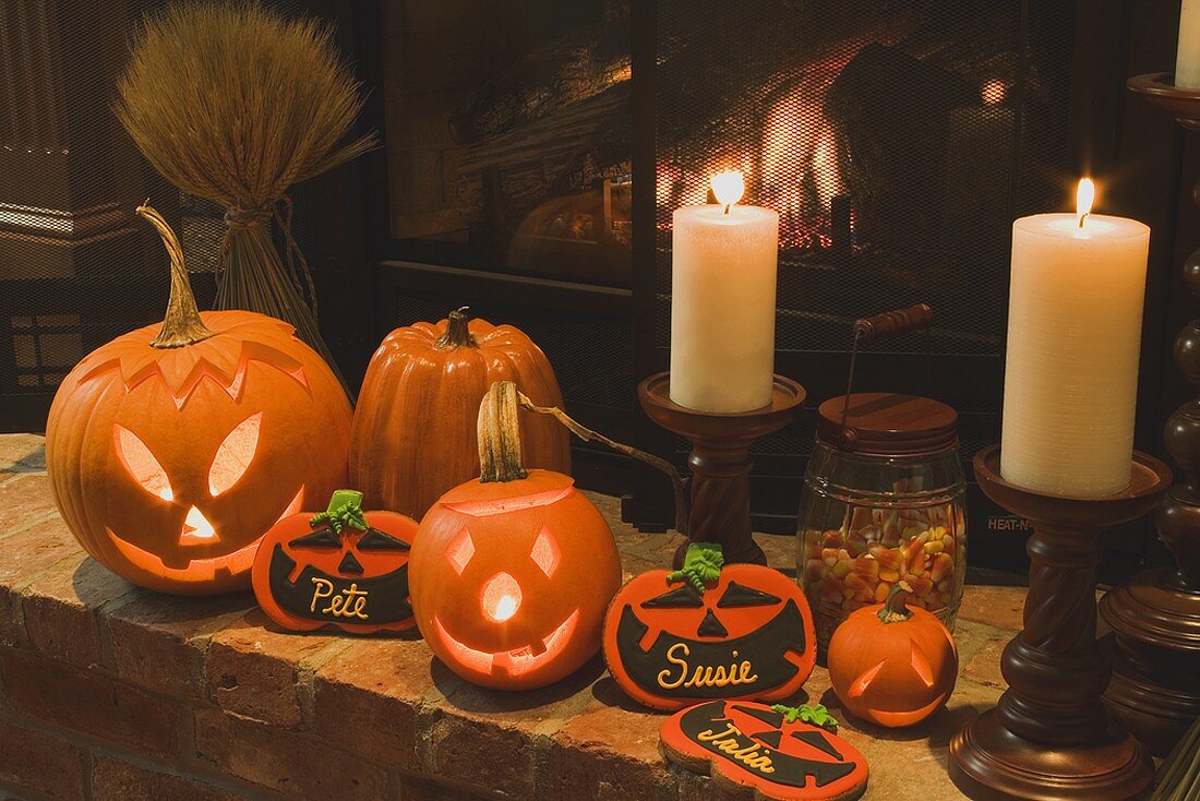 Halloween decorations (pumpkin lanterns, candles, place cards)