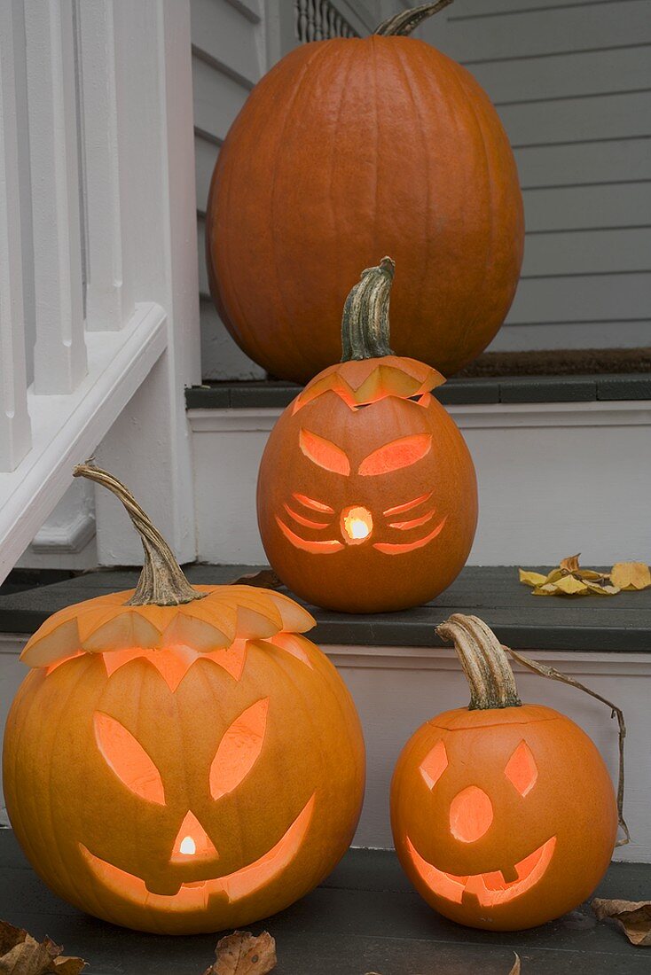 Pumpkin decorations for Halloween on stairs