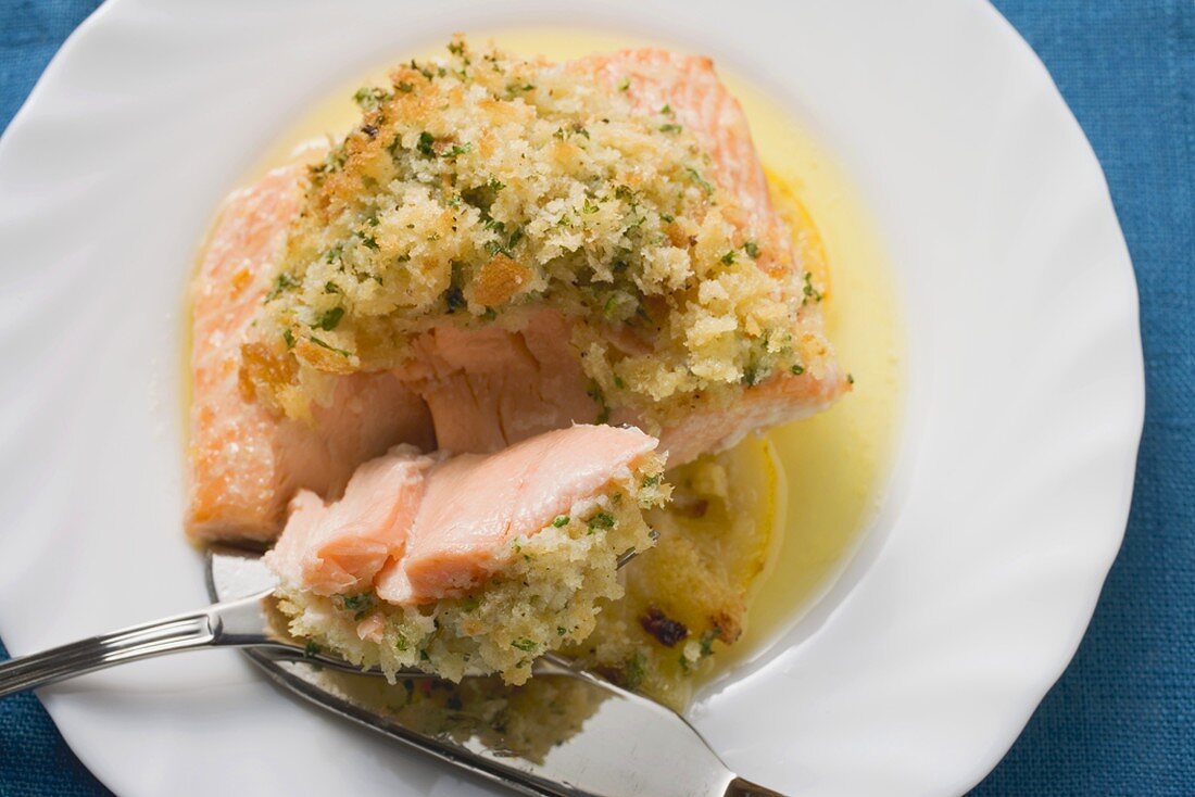 Salmon fillet with gratin topping