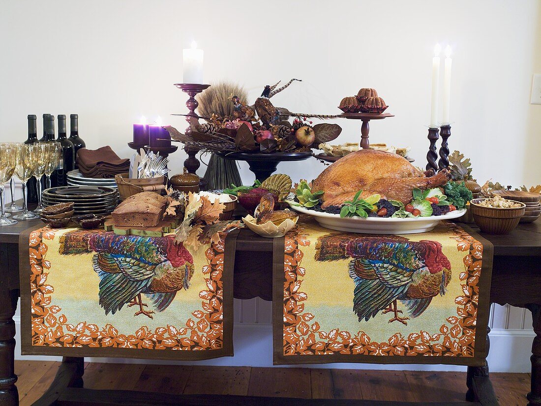 Thanksgiving buffet with stuffed turkey (USA)