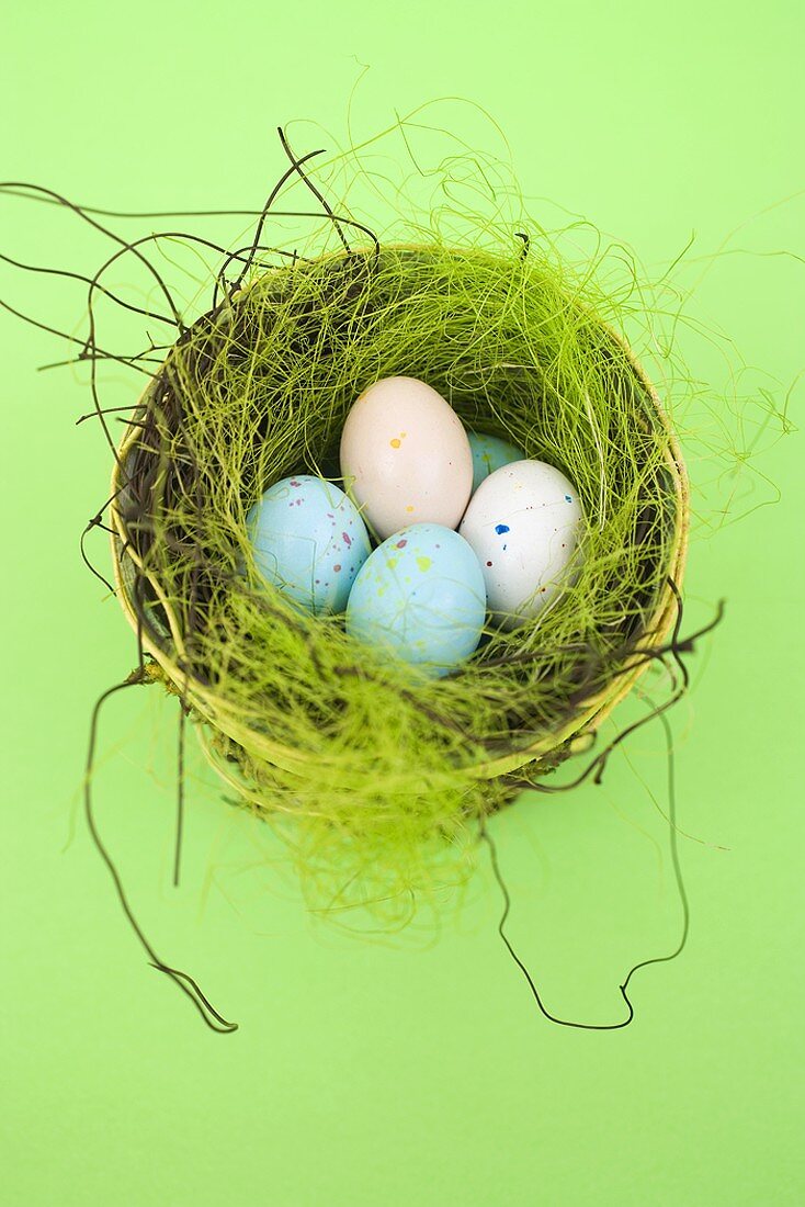 Schokoladeneier im Osternest