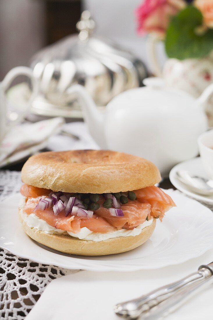 Cream cheese, smoked salmon and onion in bagel