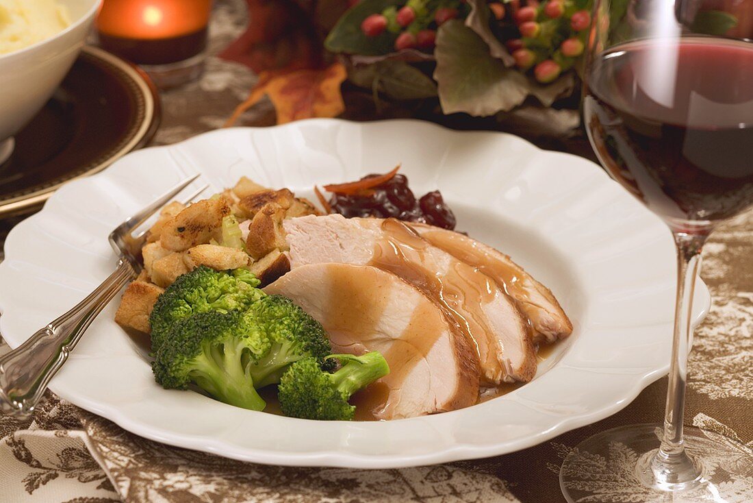 Turkey breast with accompaniments for Thanksgiving (USA)