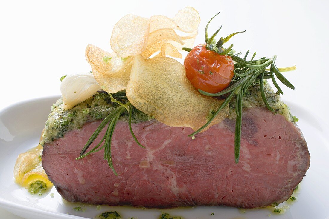 Roastbeef mit Pestokruste und Kartoffelchips