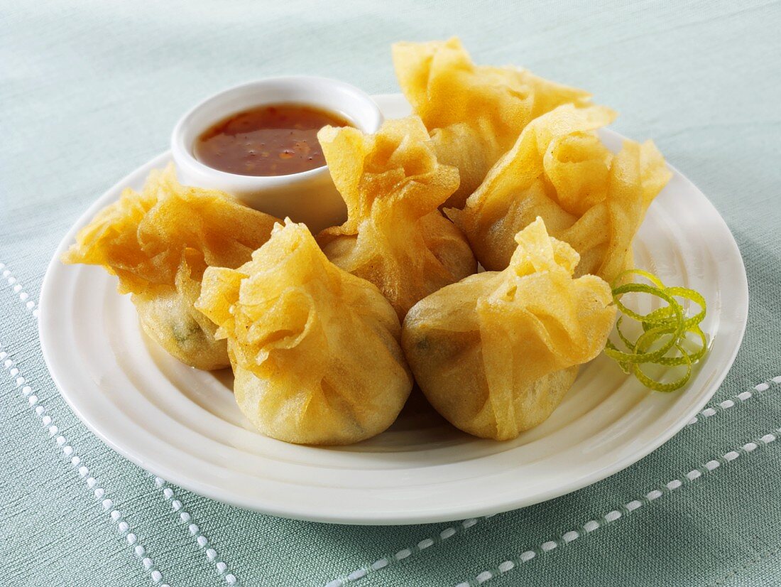 Wontons with dip (Asia)