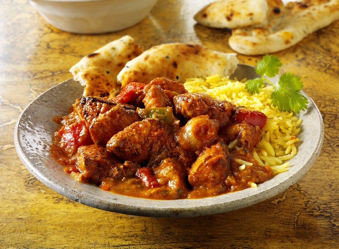 Jalfrezi (spicy meat curry, India) with rice and bread