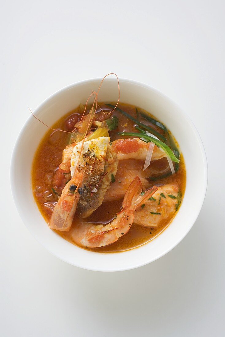 Tomato soup with fish and prawns (overhead view)