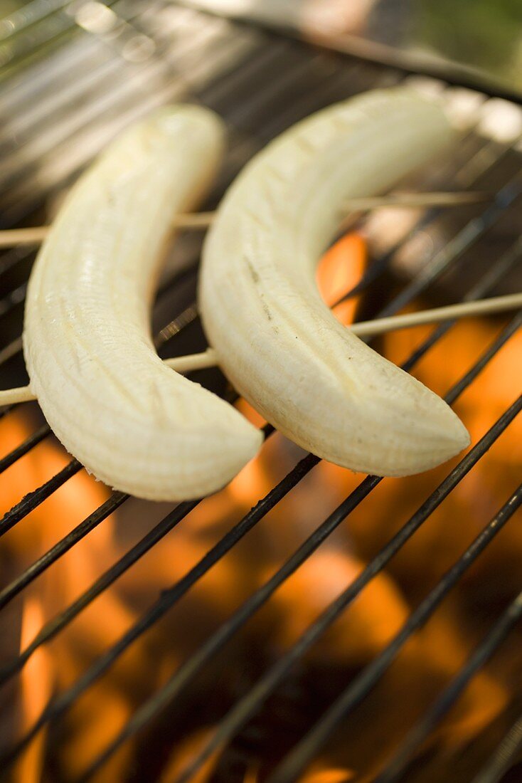 Bananas on barbecue grill rack